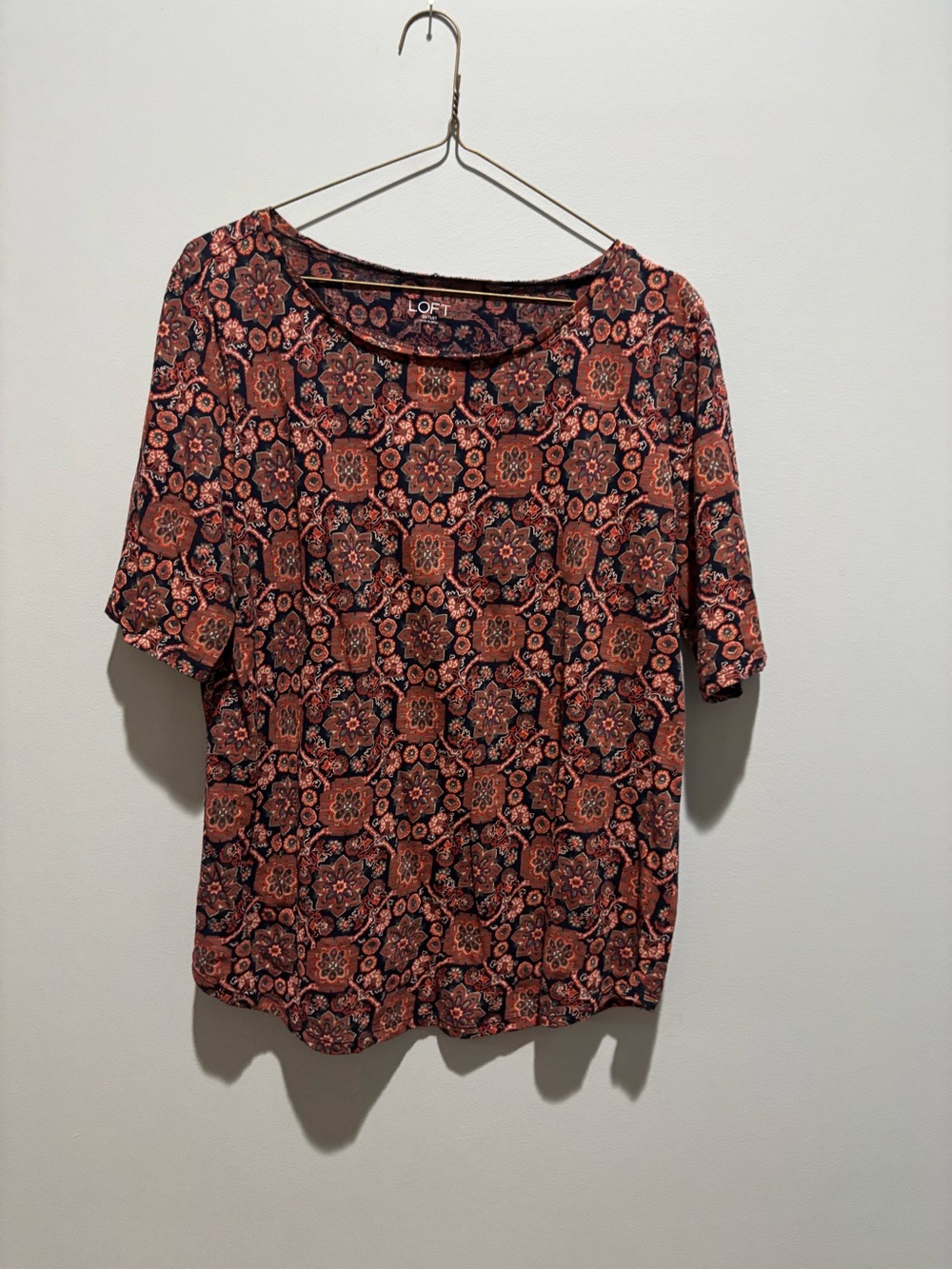 Loft Women’s Large T-shirt Reds